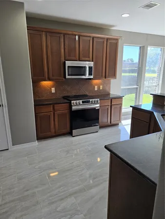 $2,400 | 1108 Augusta Bend Drive, Hutto, TX 78634