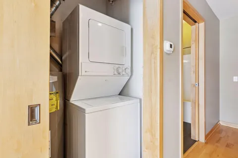 $250,000 | 1211 Lagoon Avenue, Unit 302, Minneapolis, MN 55408