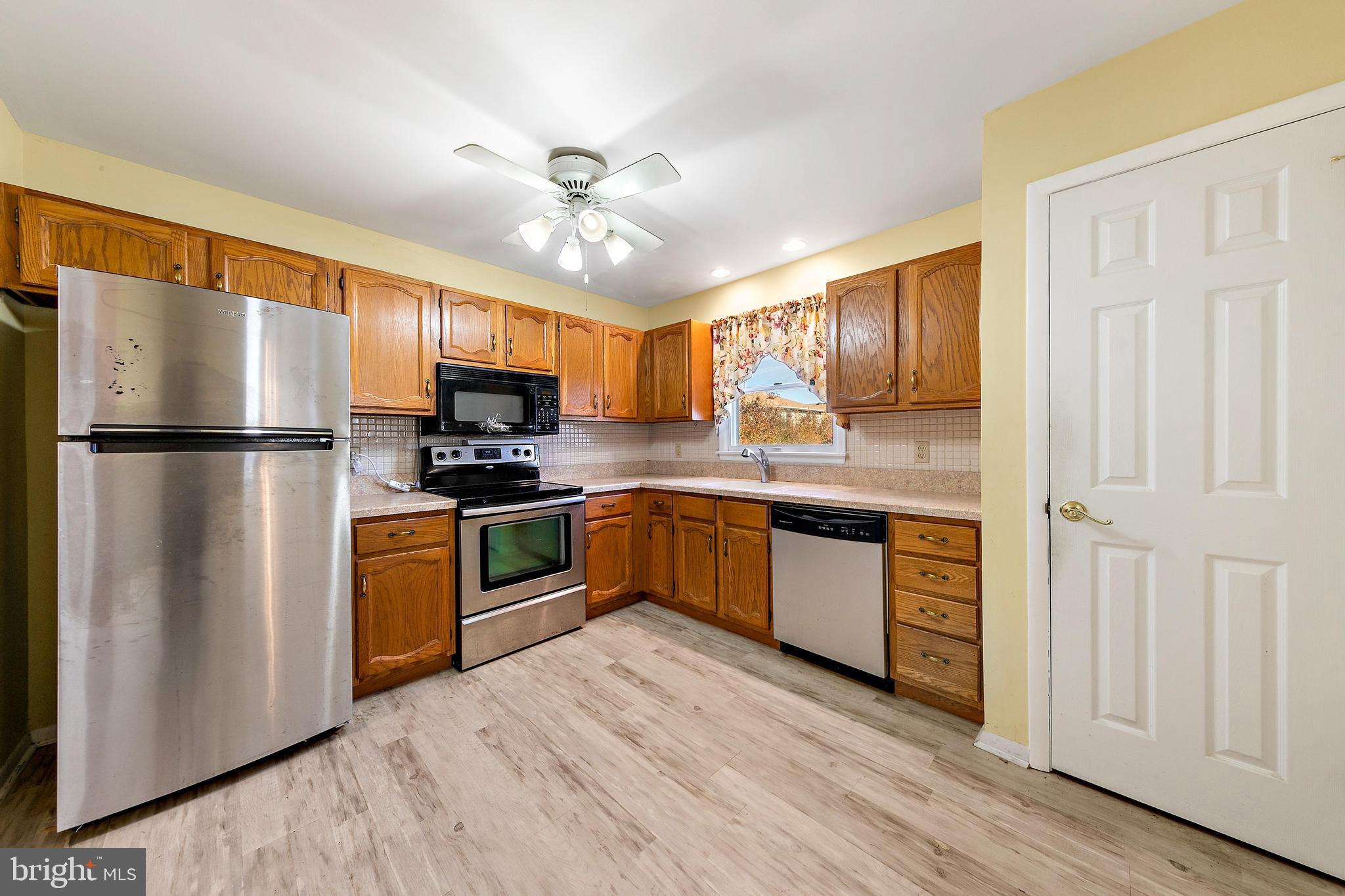 20 Magnolia Road Manahawkin, NJ 08050 - Photo 3 of 8