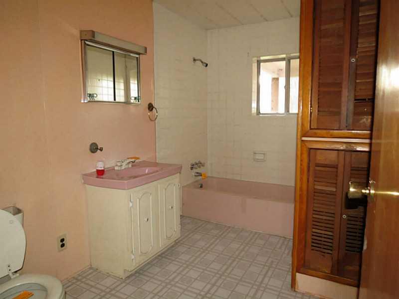 549 River Road Perryopolis, PA 15473 - Photo 9 of 10 Full Bath.