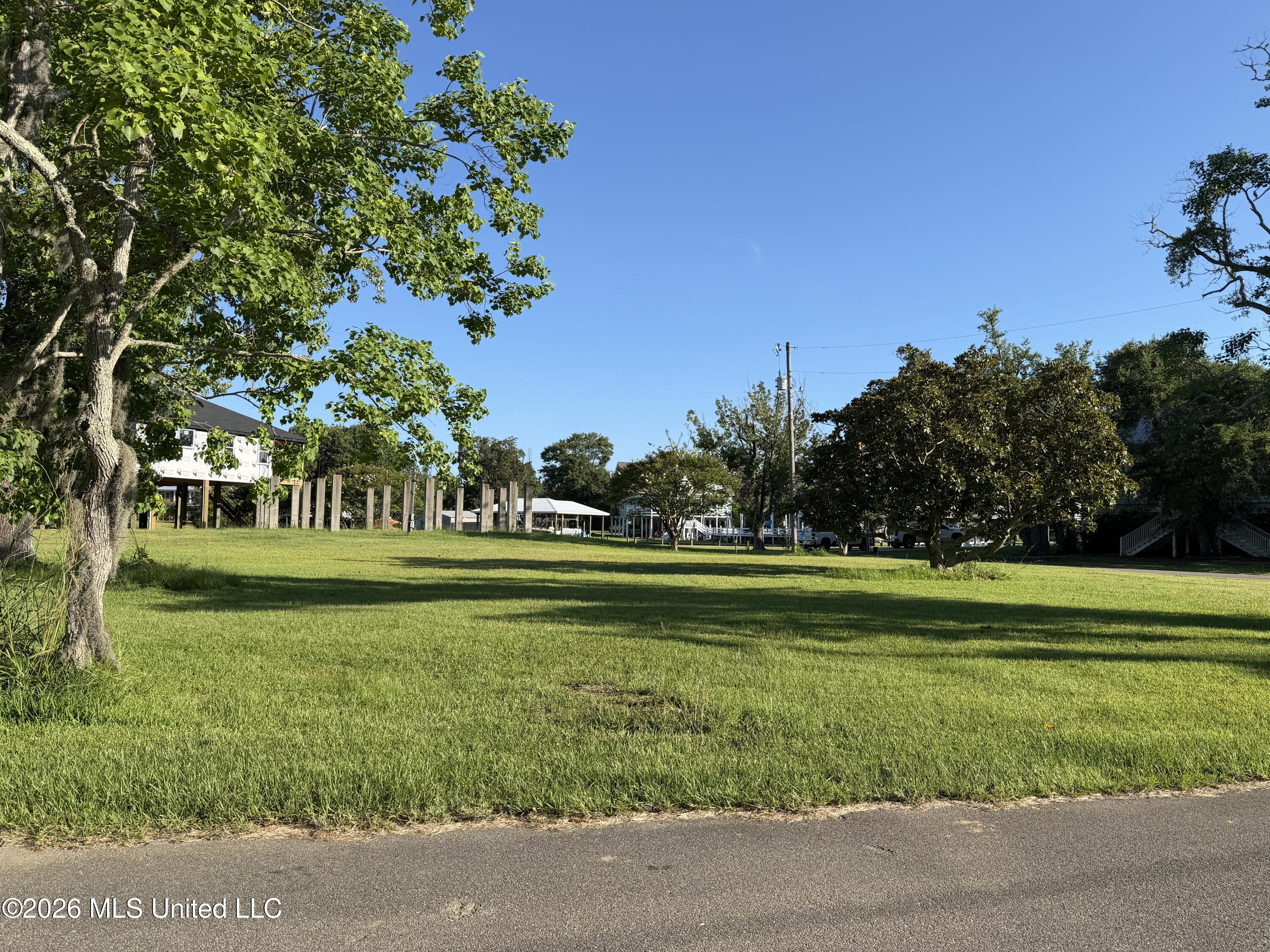10058 East Shorecrest Road Biloxi, MS 39532 - Photo 2 of 10 IMG_5142