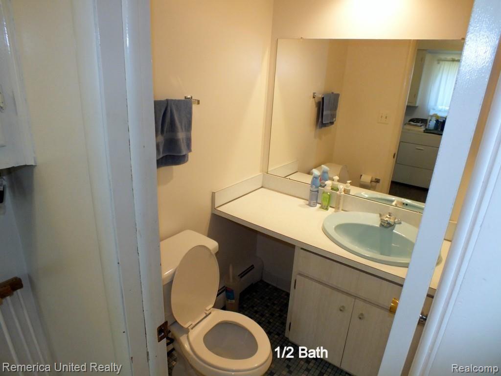 18551 Inkster Road Livonia, MI 48152 - Photo 18 of 30 half bath.jpg