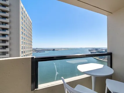 $1,095,000 | 65 East India Row, Unit 33C, Boston, MA 02110
