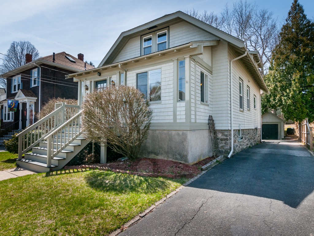 38 Brookfield Road Waltham, MA 02452 - Photo 2 of 25 Gallery Image 2