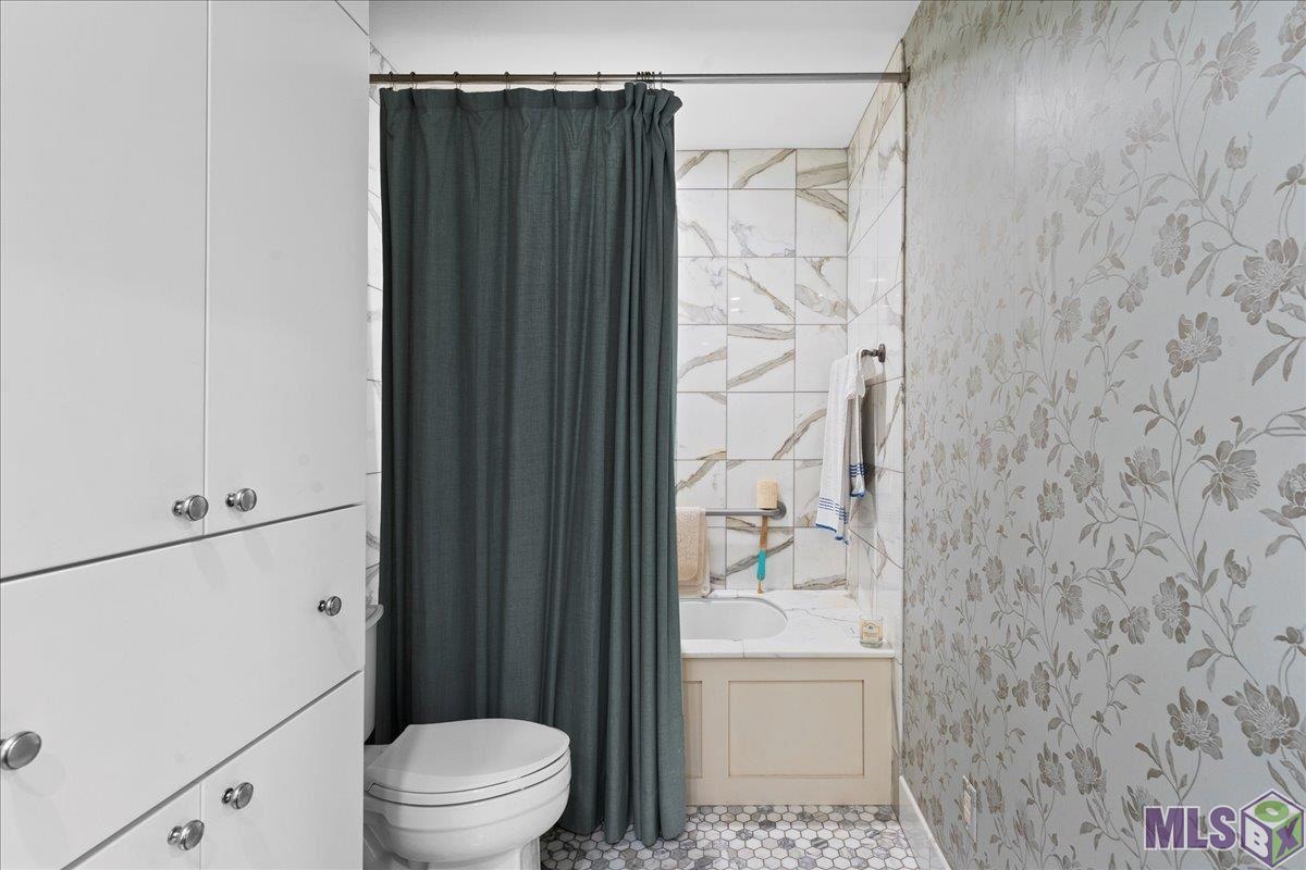 2600 Reymond Avenue Baton Rouge, LA 70808 - Photo 23 of 40 Master Bath