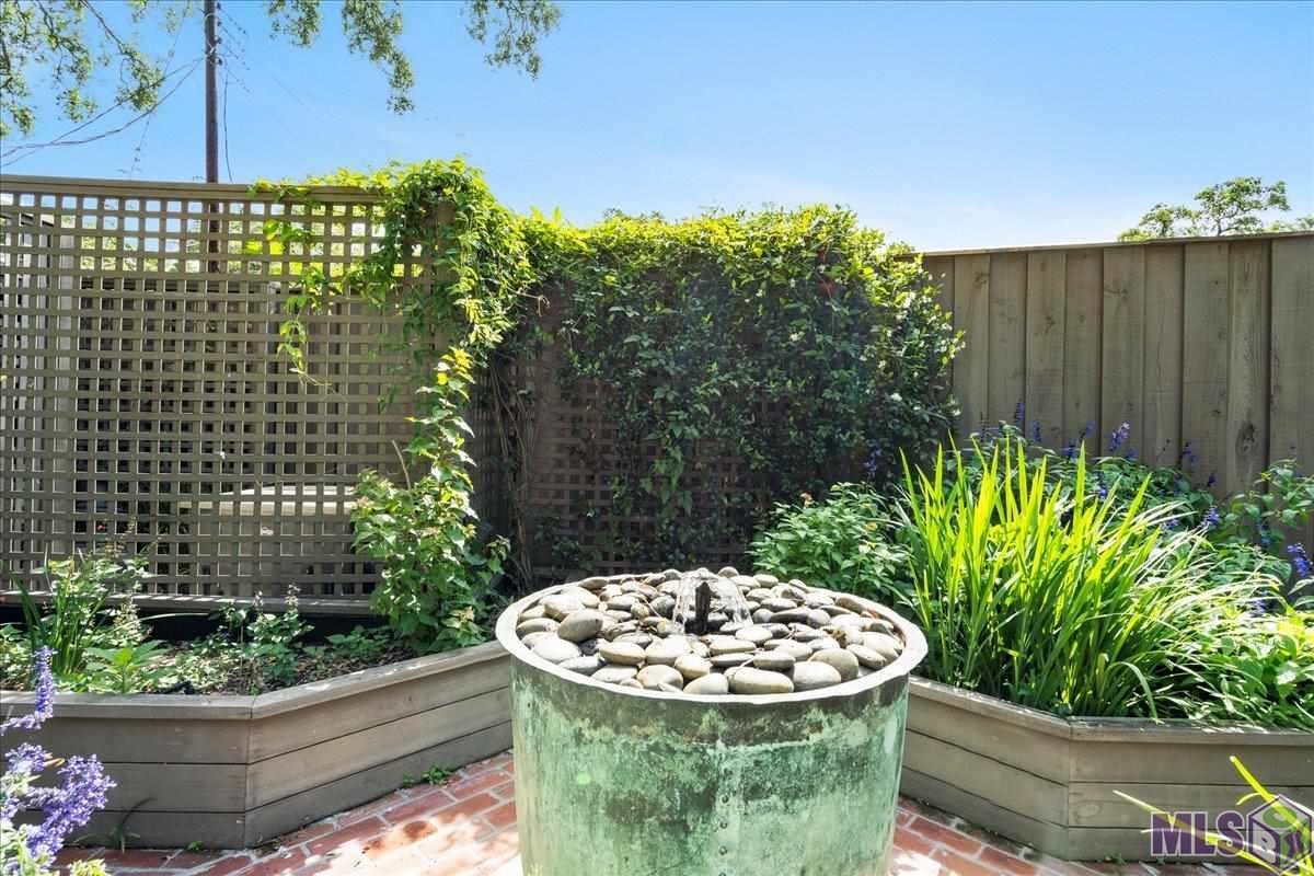 2600 Reymond Avenue Baton Rouge, LA 70808 - Photo 37 of 40 Side Garden/Full House Generator