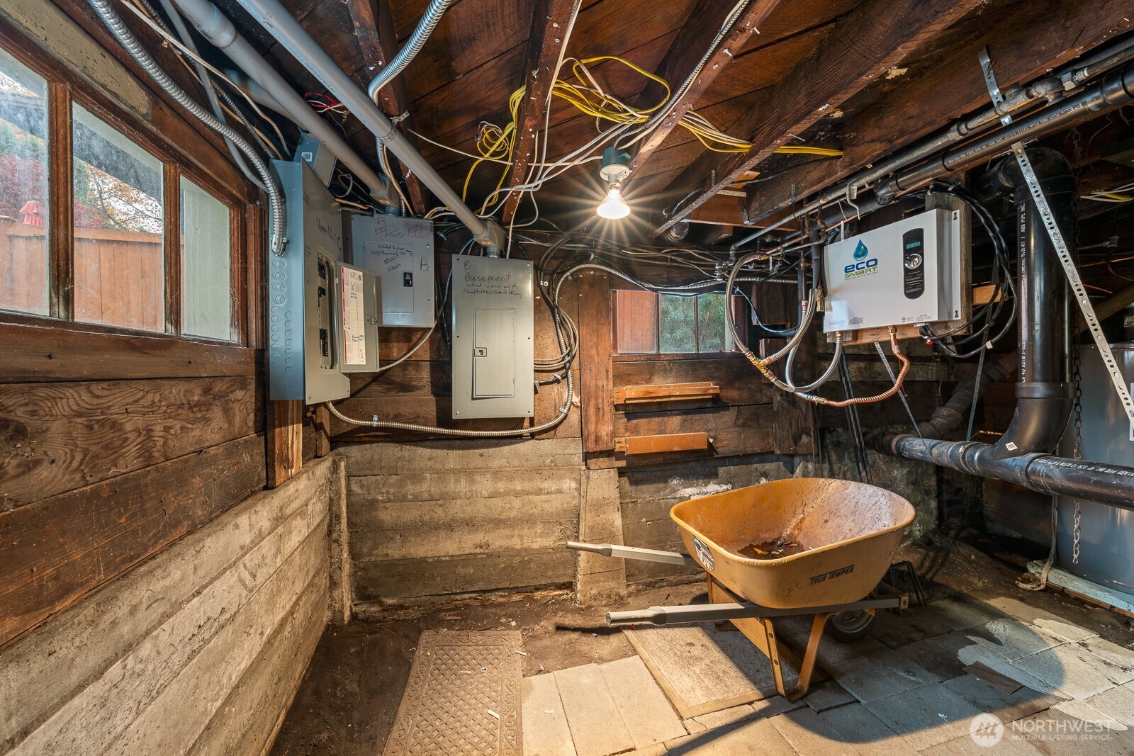 6636 Carleton Avenue South Seattle, WA 98108 - Photo 27 of 30 a view of a patio with table and chairs