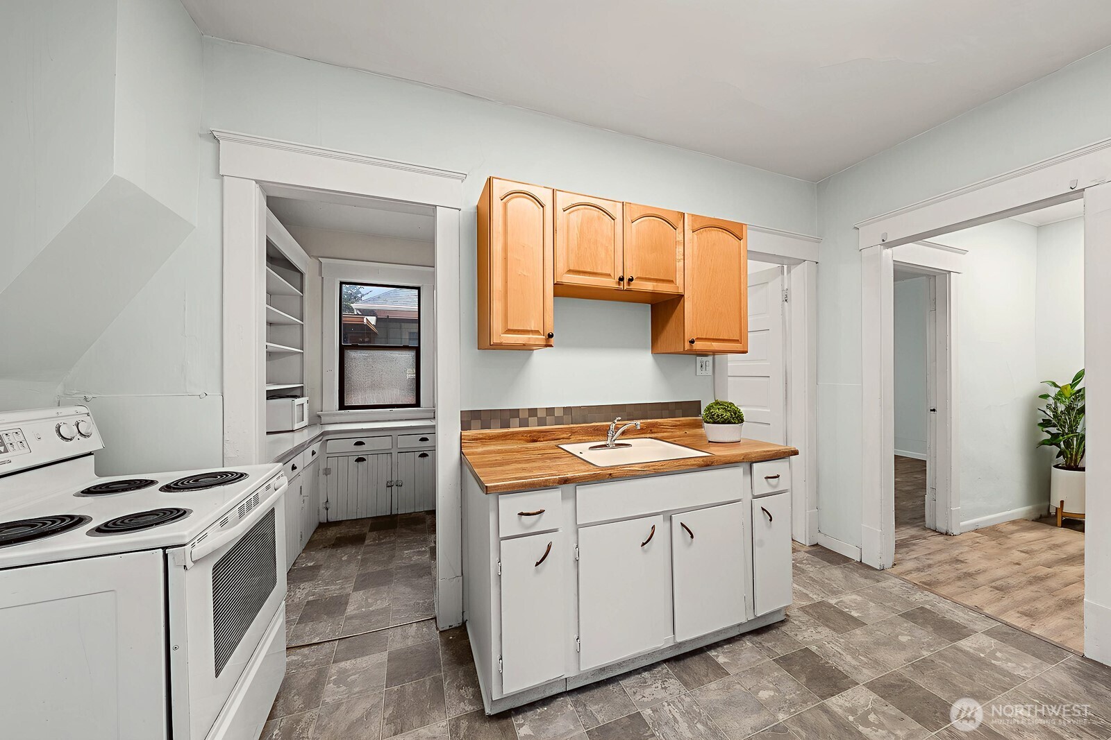 6636 Carleton Avenue South Seattle, WA 98108 - Photo 10 of 30 a kitchen with a stove and a sink
