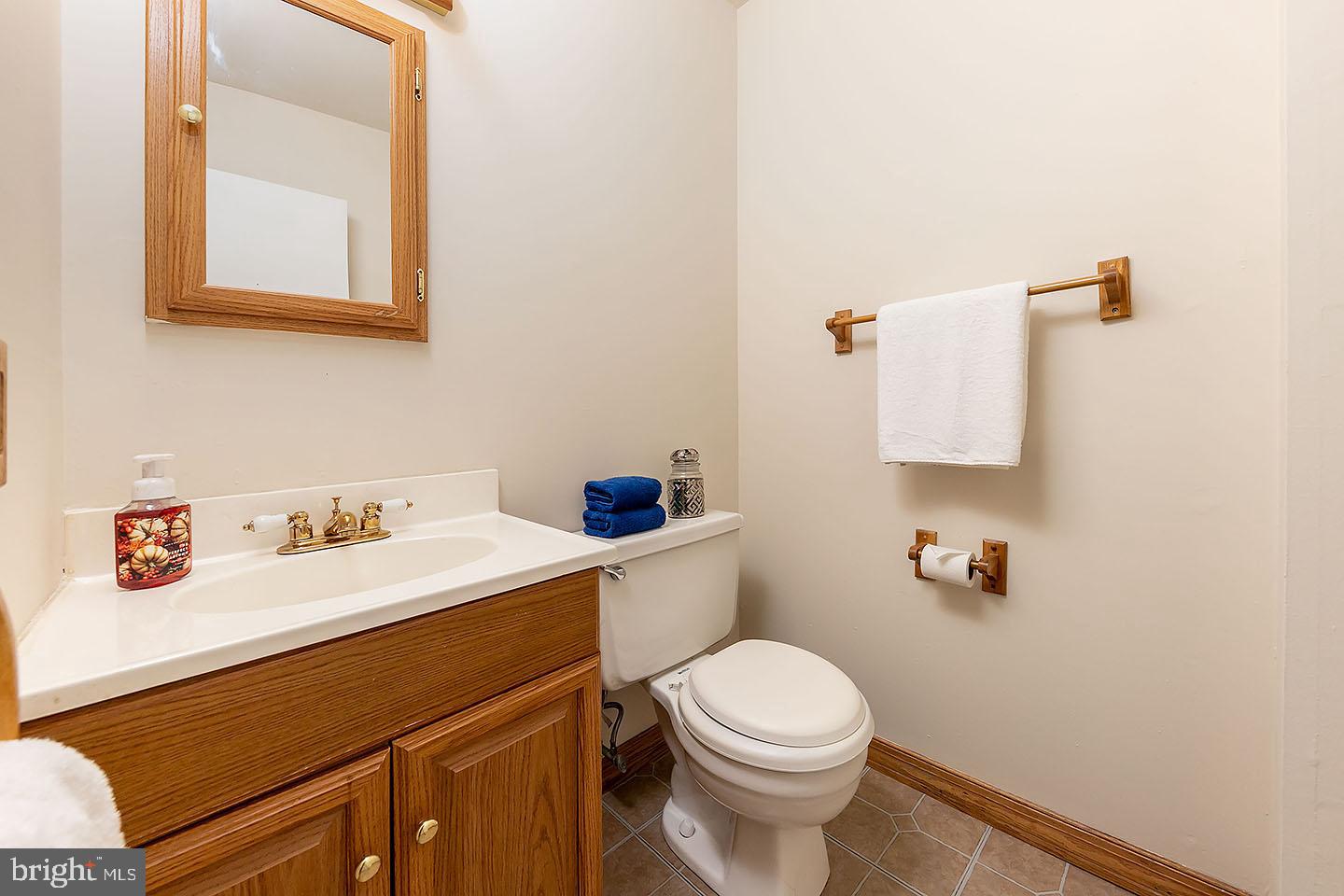 2 Spring Court Cherry Hill, NJ 08003 - Photo 14 of 27 Powder Room