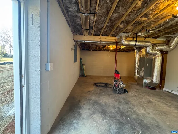 $409,900 | 200 Robinhood Road, Staunton, VA 24401