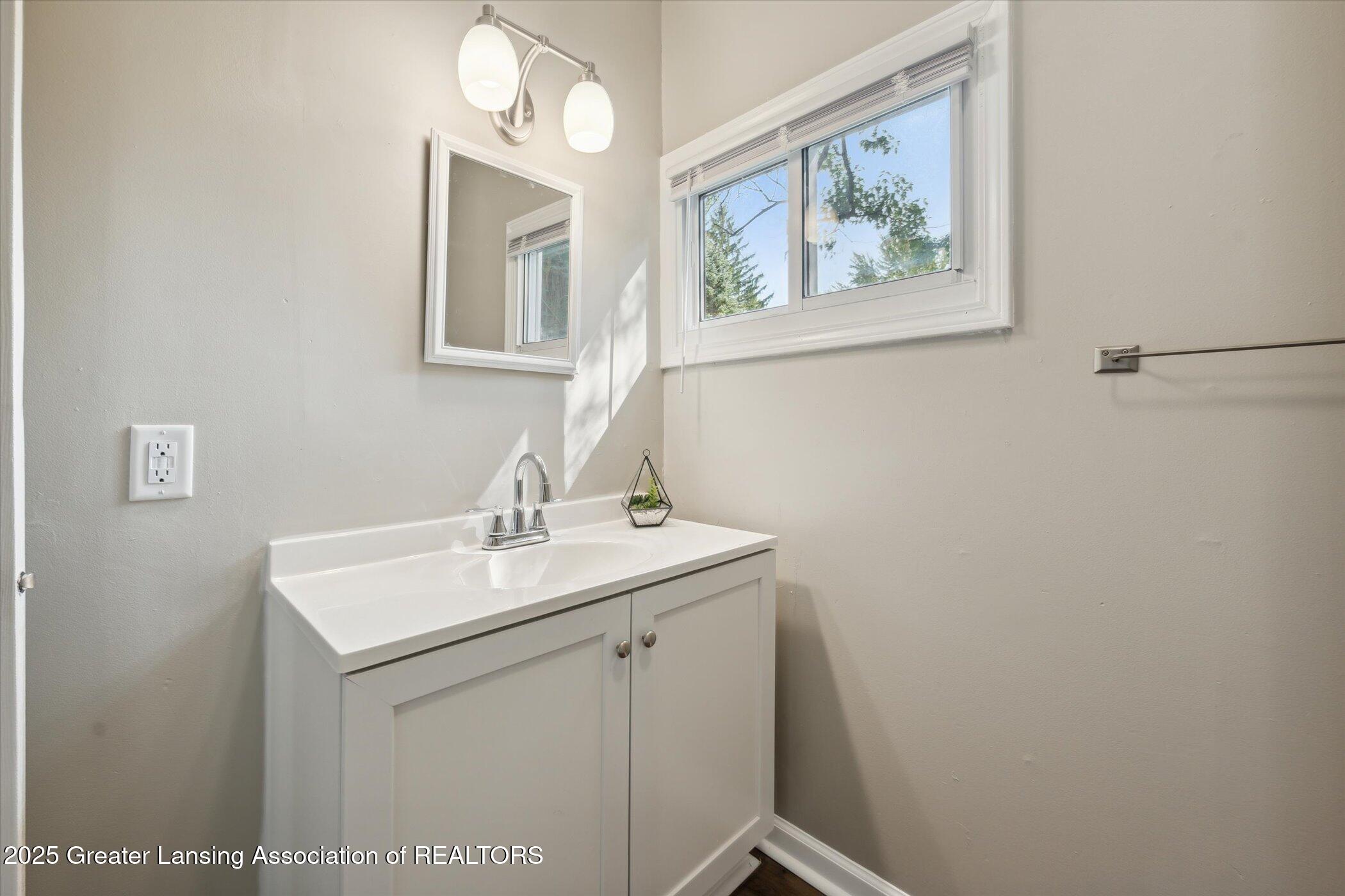 3179 Harper Road Mason, MI 48854 - Photo 24 of 29 24-3179-Harper-Rd-Mason-MI-48854-WindowS