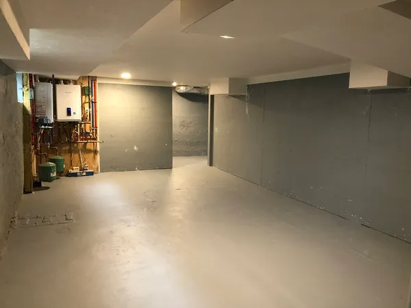 an empty room with closet and mirrors