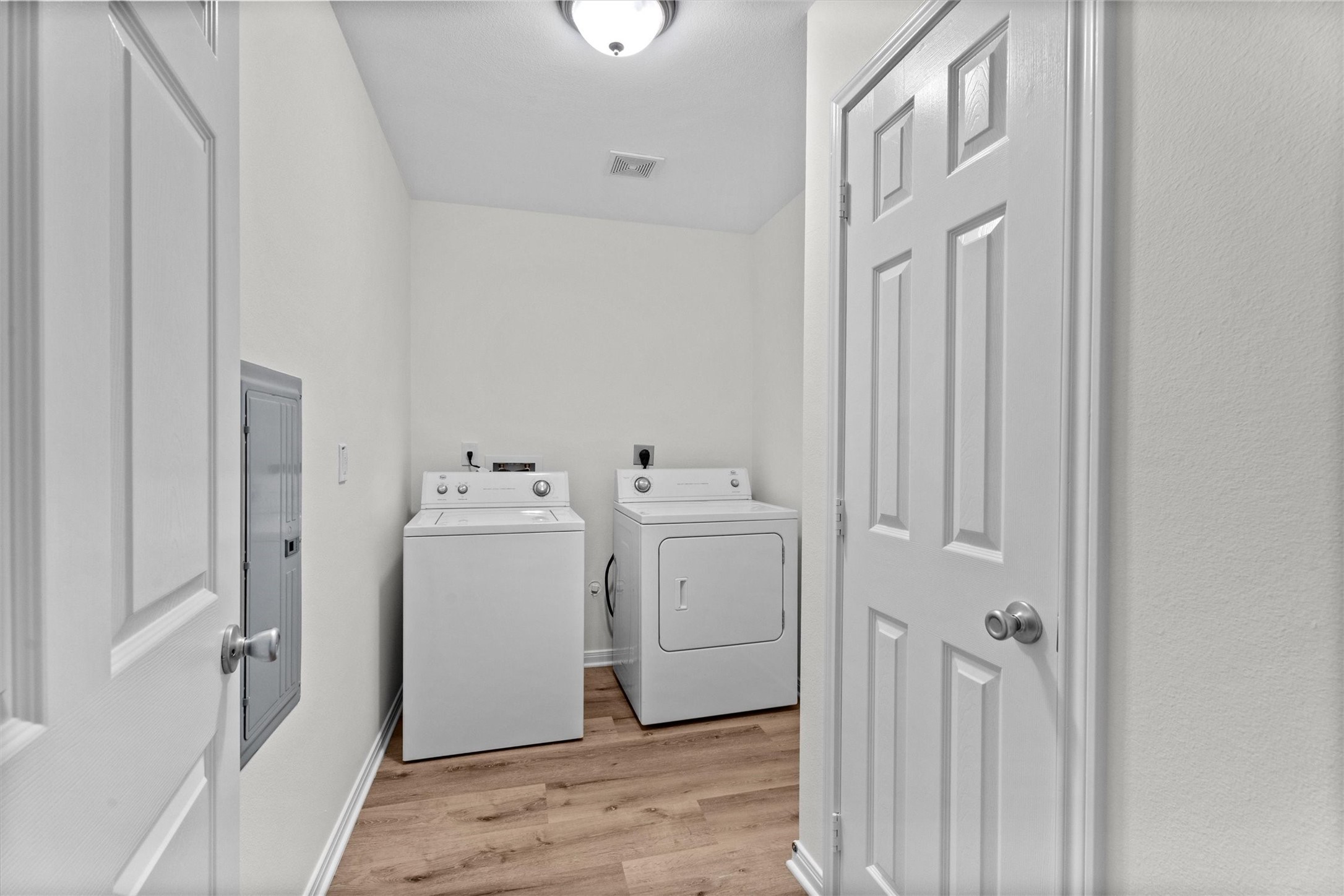 2331 Rue De Lafitte Street San Leon, TX 77539 - Photo 12 of 24 Laundry w/ Washer/Dryer Included