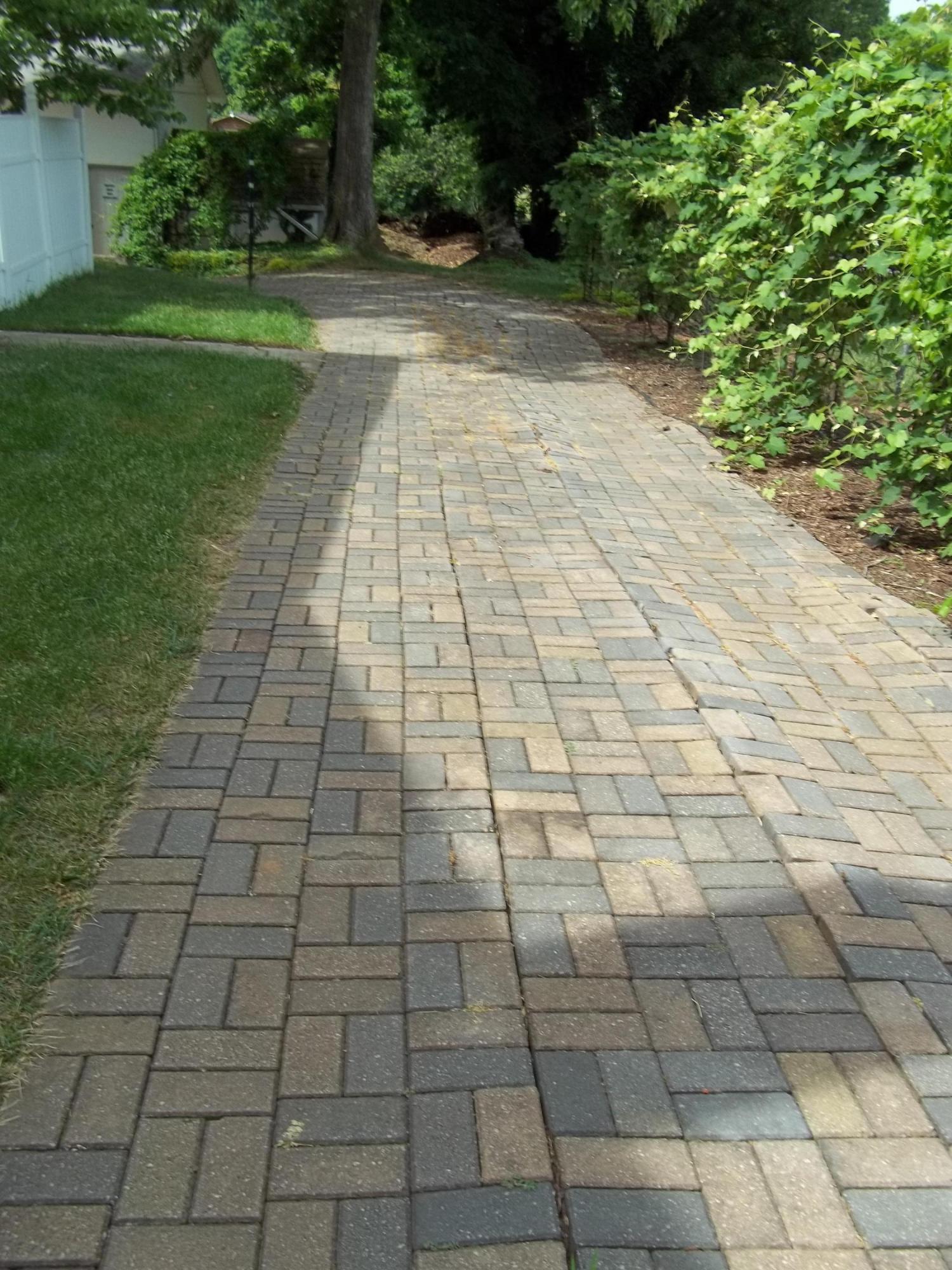 711 Johnson Road Maryville, TN 37804 - Photo 28 of 40 brick lined driveway