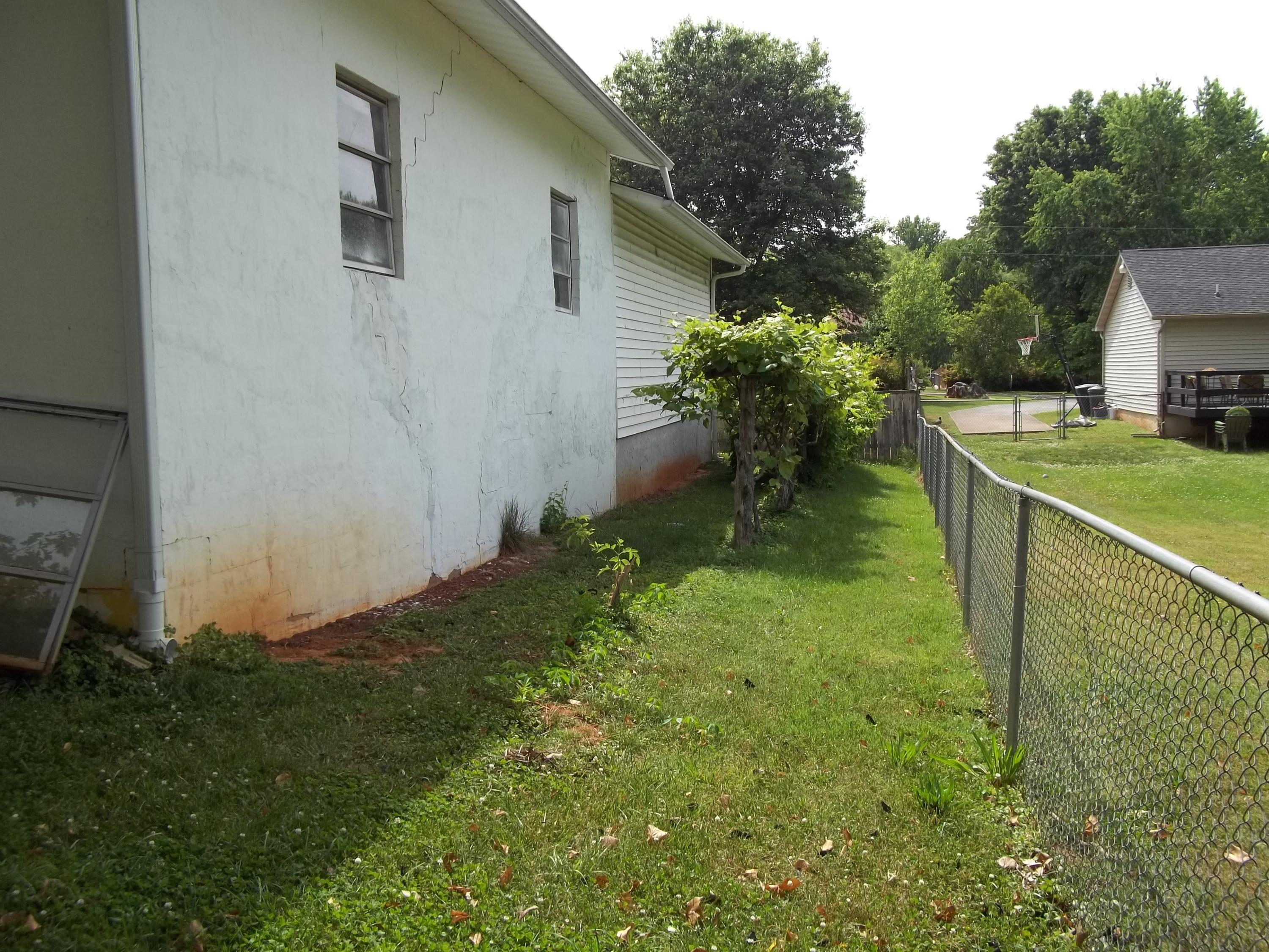 711 Johnson Road Maryville, TN 37804 - Photo 32 of 40 behind the detached garage