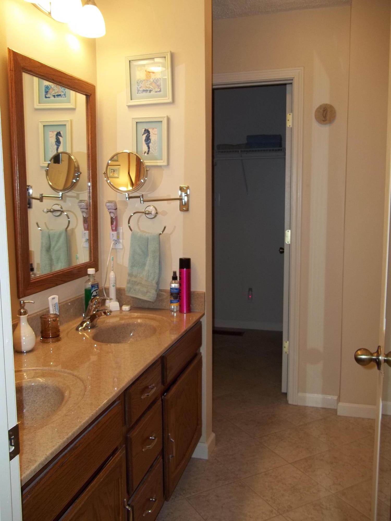 711 Johnson Road Maryville, TN 37804 - Photo 9 of 40 master bath