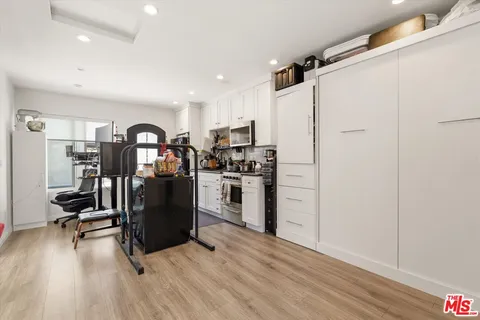 $1,675,000 | 2522 South Bundy Drive, Los Angeles, CA 90064