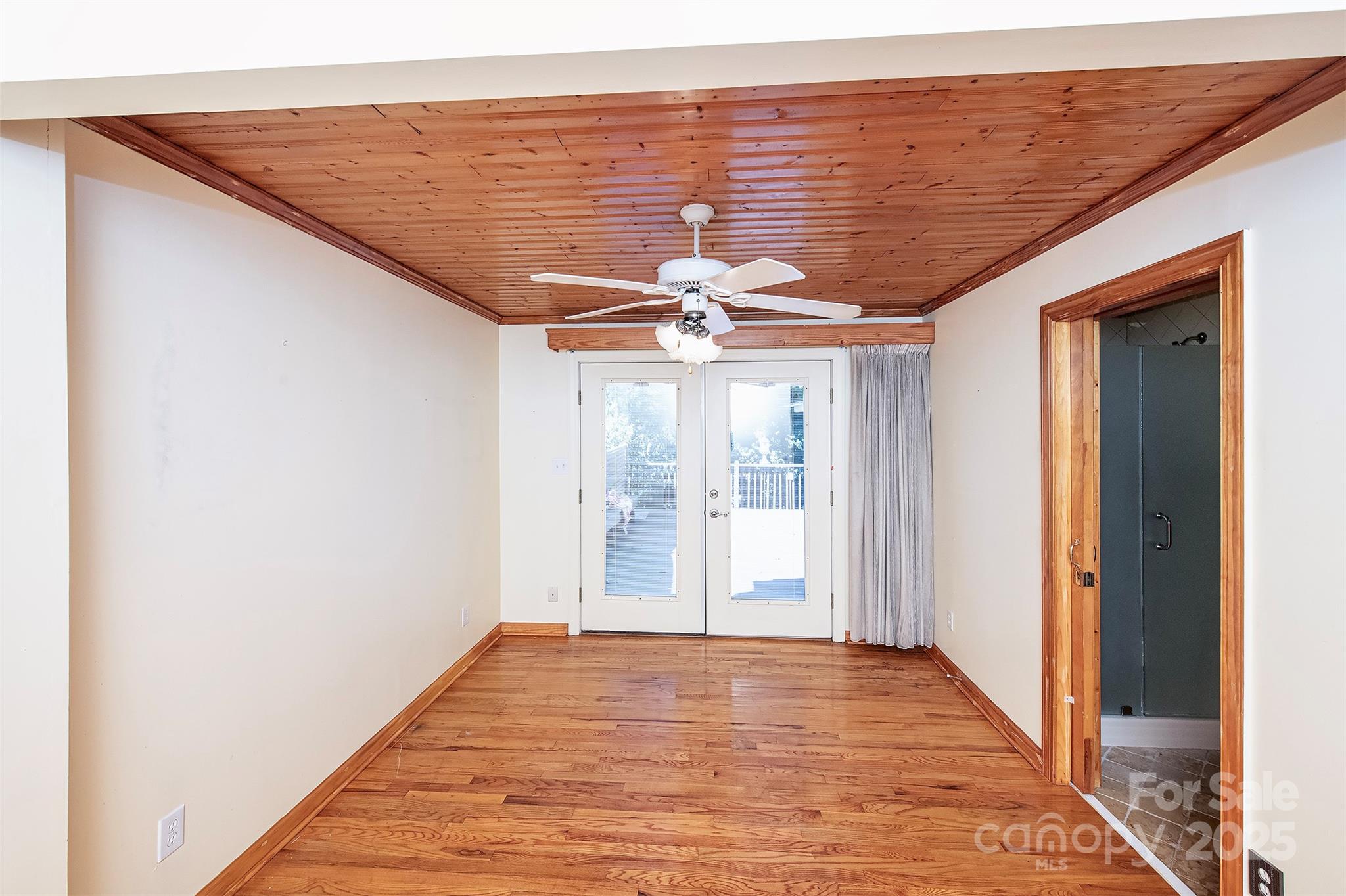 6332 Montpelier Road Charlotte, NC 28210 - Photo 22 of 30 a view of a livingroom with a ceiling fan