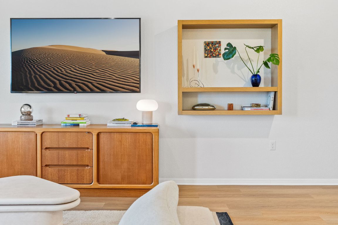 6703 Routenburn Street Austin, TX 78754 - Photo 10 of 34 a bathroom with a toilet a sink and mirror