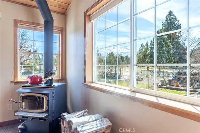 $342,000 | 16834 Lake Shore Drive, Weed, CA 96094