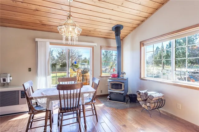 $342,000 | 16834 Lake Shore Drive, Weed, CA 96094