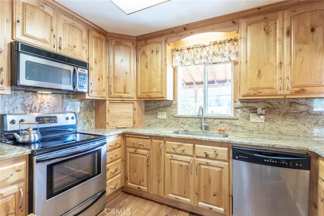 $342,000 | 16834 Lake Shore Drive, Weed, CA 96094