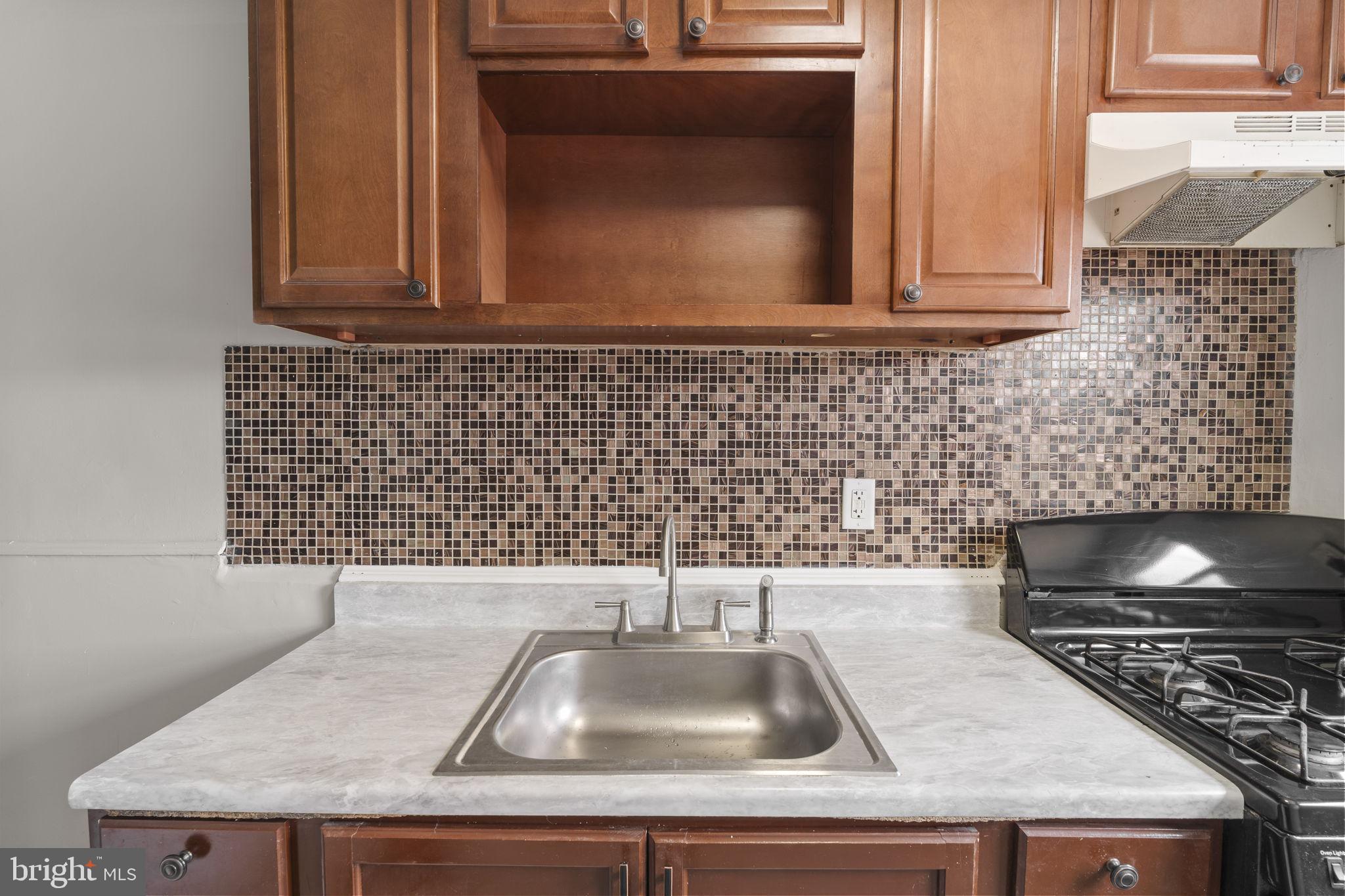 585 Snowden Road Upper Darby, PA 19082 - Photo 12 of 27