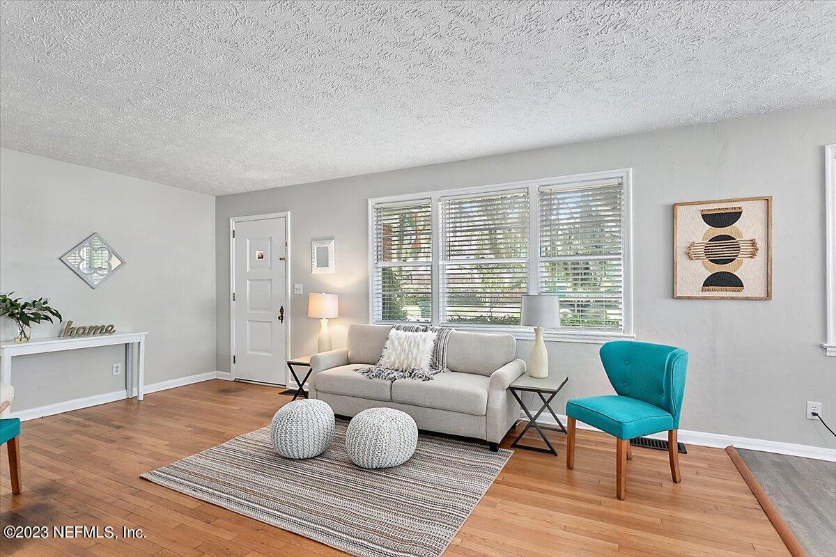 1485 Birmingham Road Jacksonville, FL 32207 - Photo 3 of 25 03-Living Room