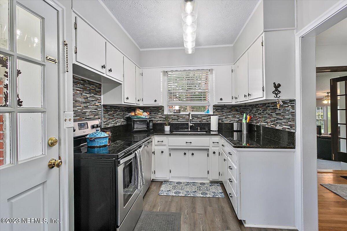 1485 Birmingham Road Jacksonville, FL 32207 - Photo 6 of 25 06-Kitchen