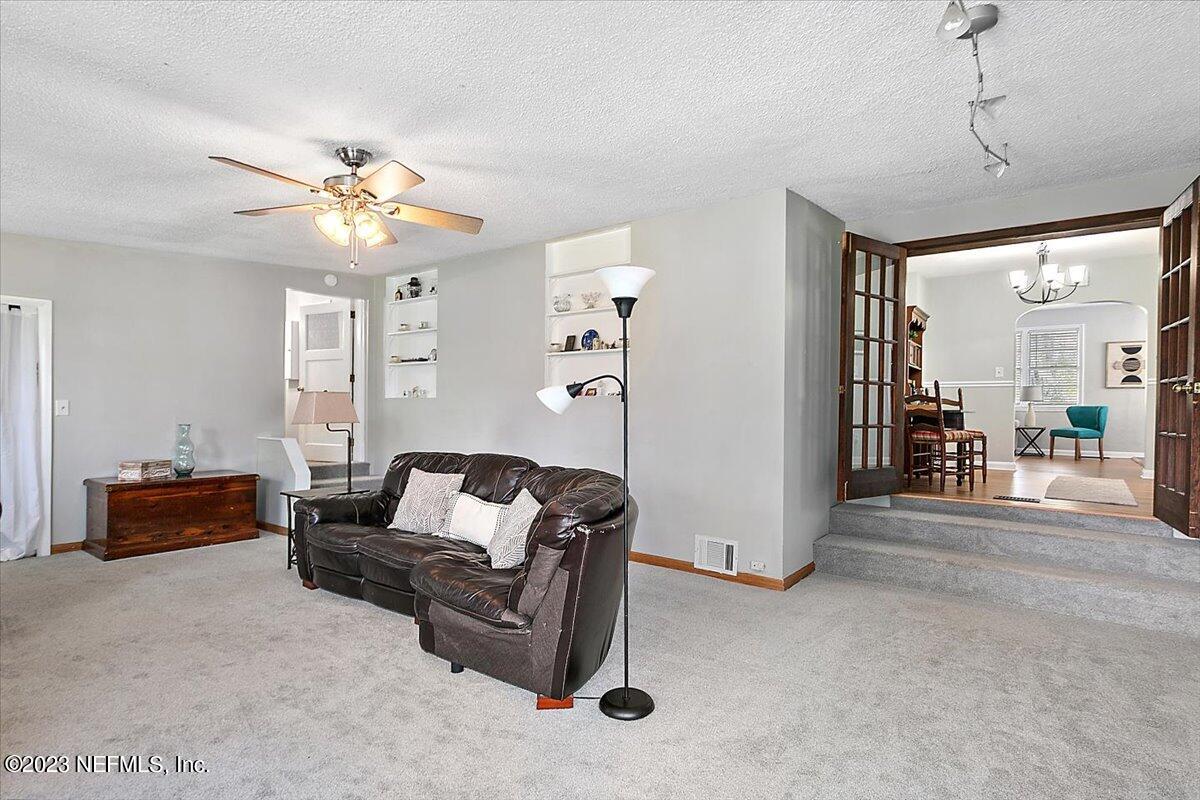 1485 Birmingham Road Jacksonville, FL 32207 - Photo 10 of 25 10-Family Room