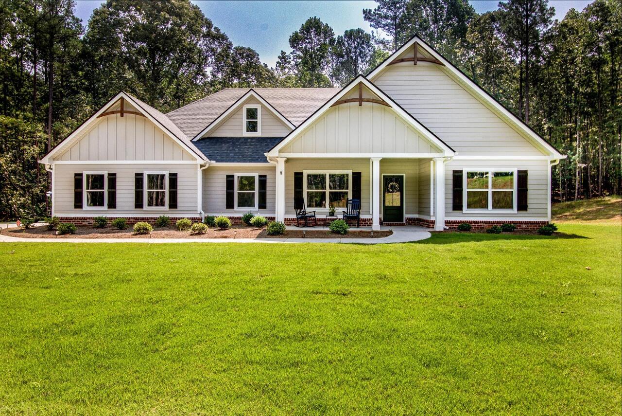 a view of a house with a yard and plants