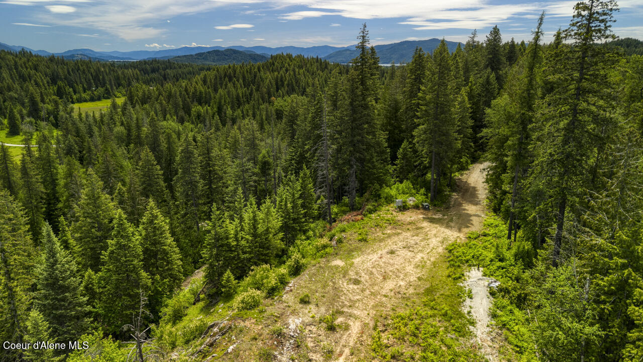 1356 Hidden Valley Road Sandpoint, ID 83864 - Photo 8 of 18 .