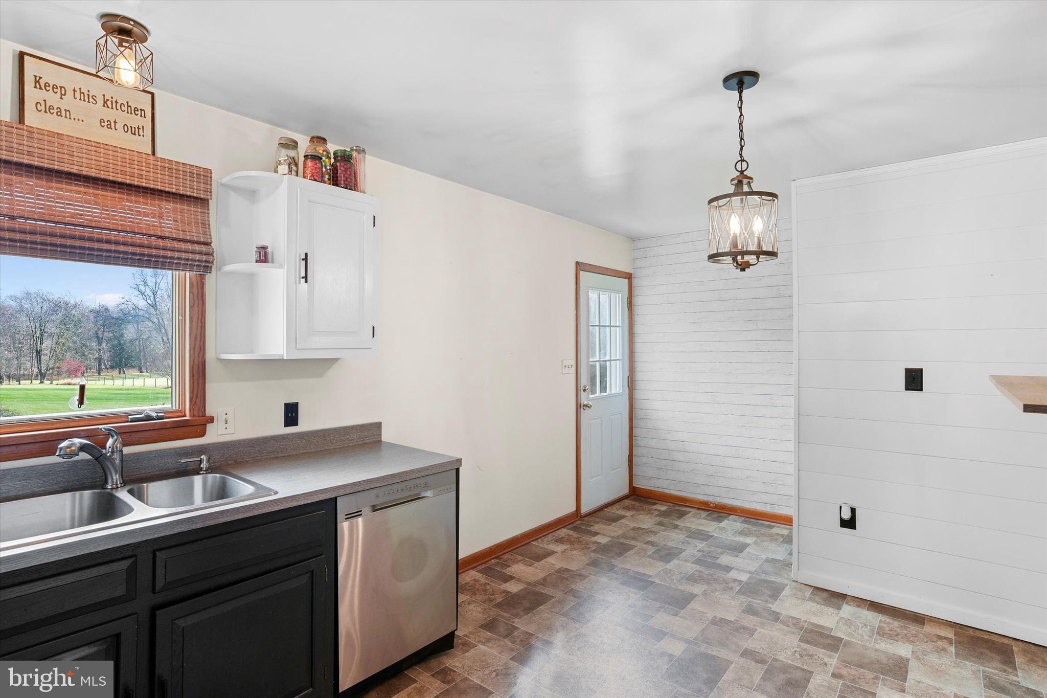 2919 Bird View Road Westminster, MD 21157 - Photo 11 of 26