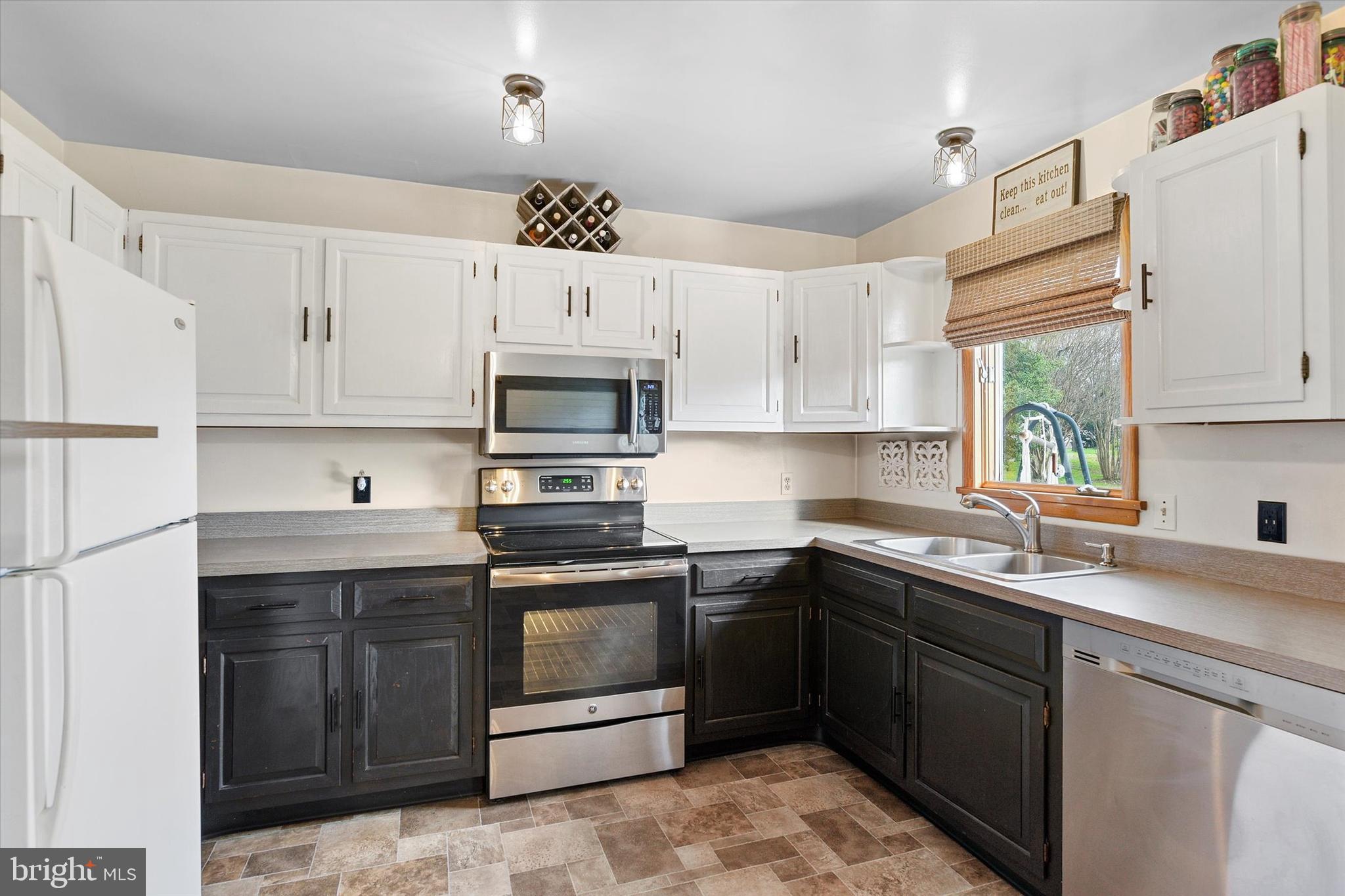 2919 Bird View Road Westminster, MD 21157 - Photo 12 of 26