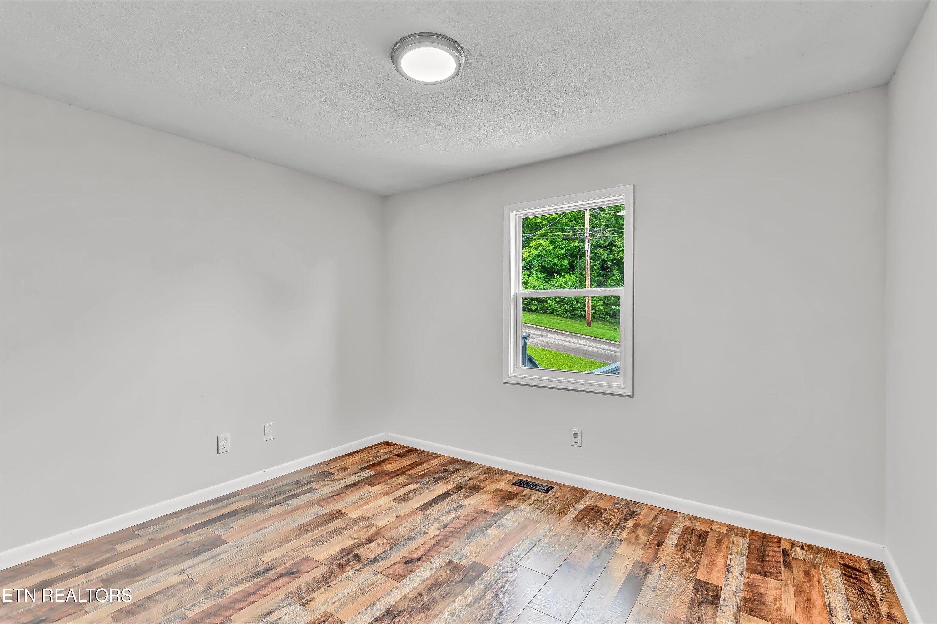 2436 Chukar Road Knoxville, TN 37923 - Photo 16 of 34 Second Bedroom