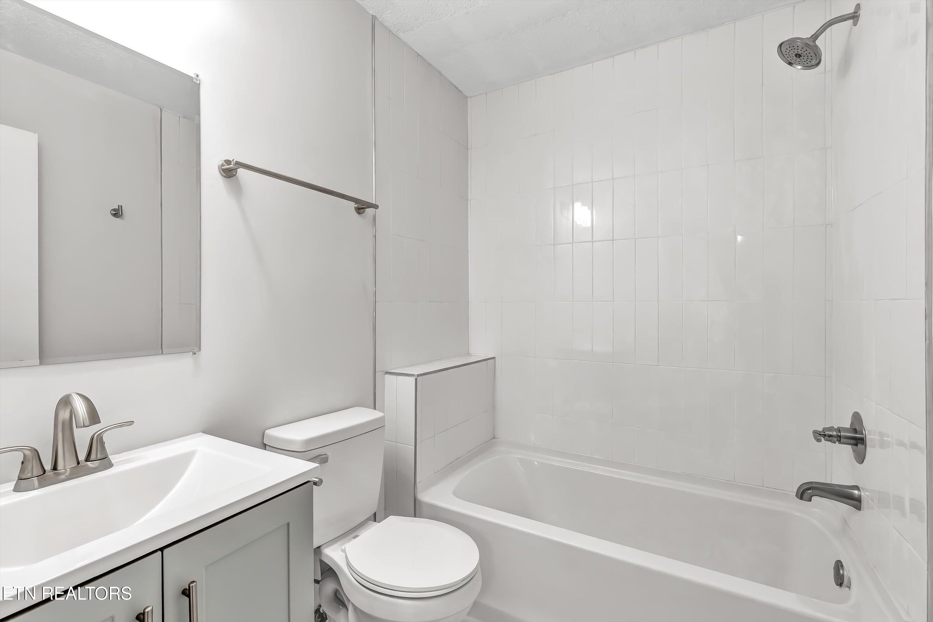 2436 Chukar Road Knoxville, TN 37923 - Photo 21 of 34 Master Bath