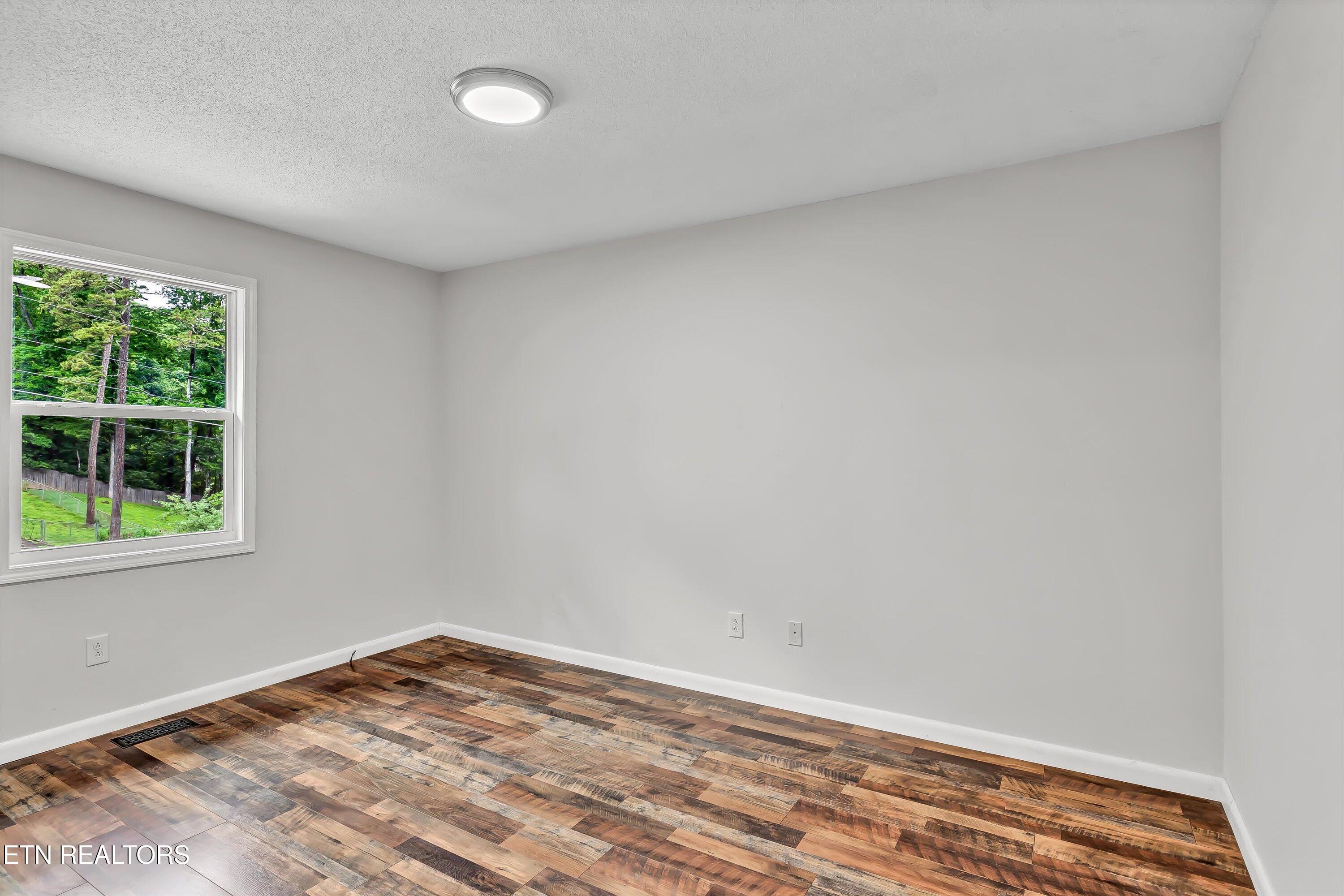 2436 Chukar Road Knoxville, TN 37923 - Photo 22 of 34 Third Bedroom