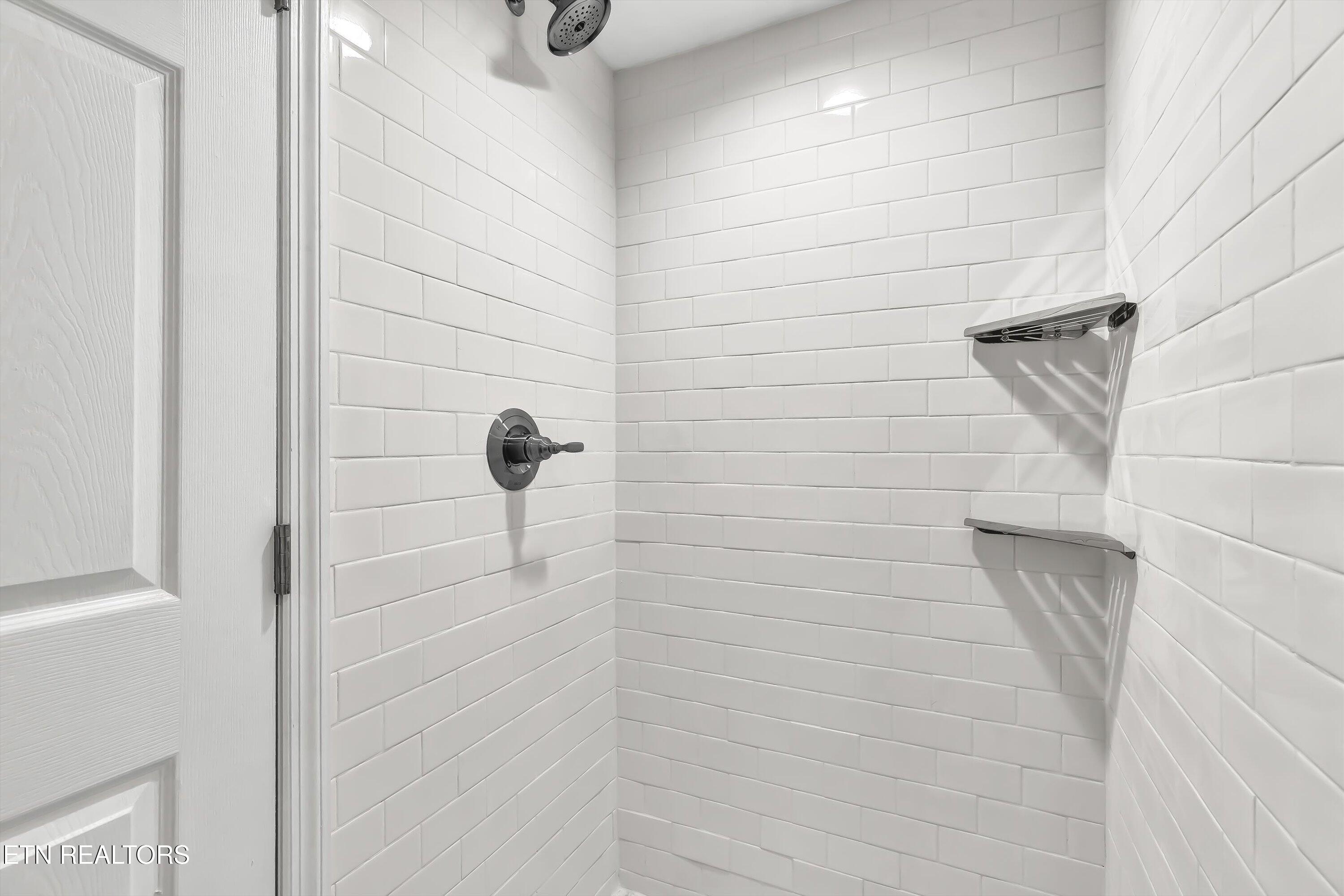 2436 Chukar Road Knoxville, TN 37923 - Photo 29 of 34 Basement Bath