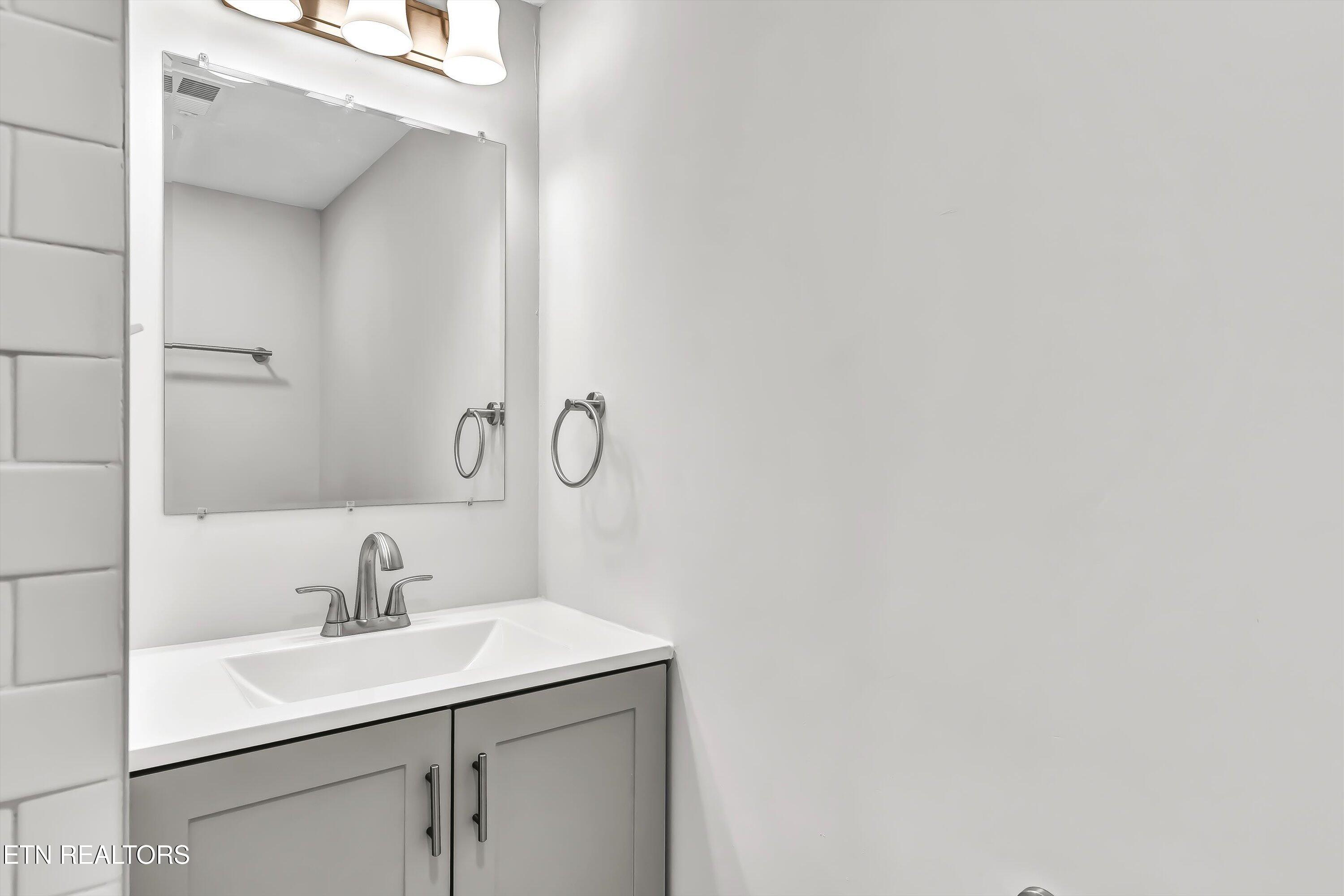 2436 Chukar Road Knoxville, TN 37923 - Photo 30 of 34 Basement Bath