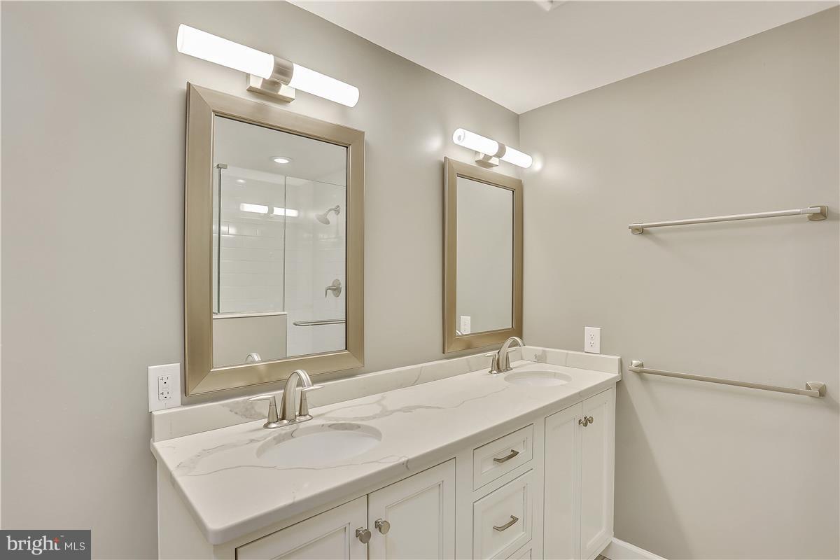 6934 Warfield Road Gaithersburg, MD 20882 - Photo 12 of 30 Bath