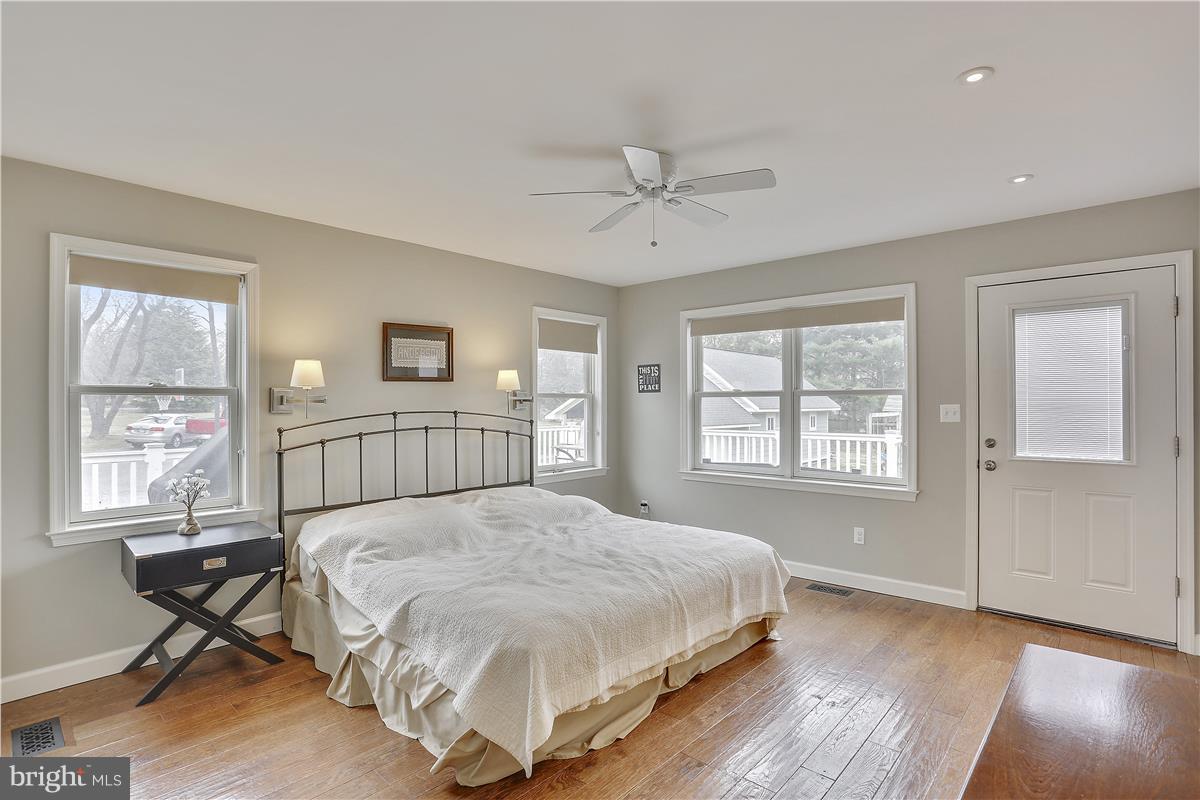 6934 Warfield Road Gaithersburg, MD 20882 - Photo 16 of 30 Bedroom (Master)