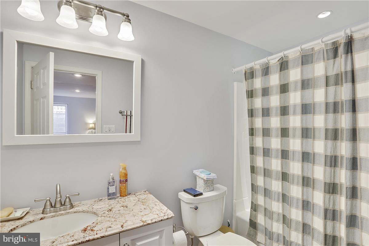 6934 Warfield Road Gaithersburg, MD 20882 - Photo 23 of 30 Bath