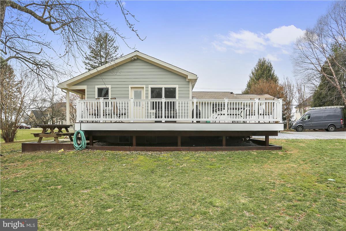 6934 Warfield Road Gaithersburg, MD 20882 - Photo 29 of 30 Exterior (Rear)