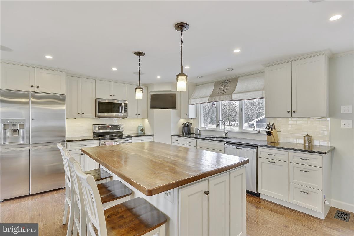 6934 Warfield Road Gaithersburg, MD 20882 - Photo 5 of 30 Kitchen