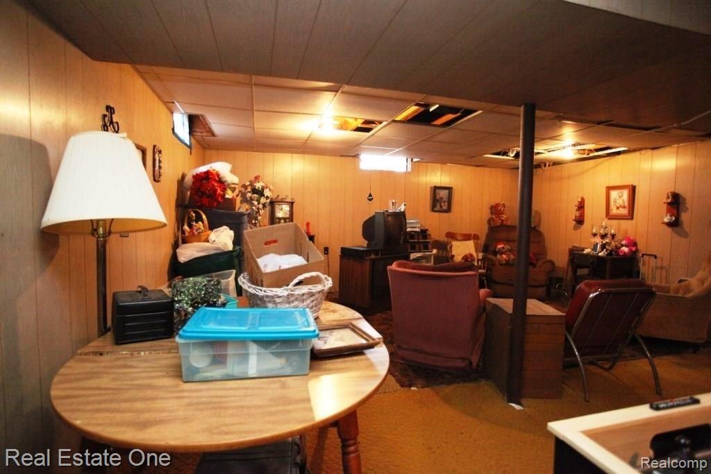 9953 Holland Road Taylor, MI 48180 - Photo 28 of 38 IMG_2069.jpg