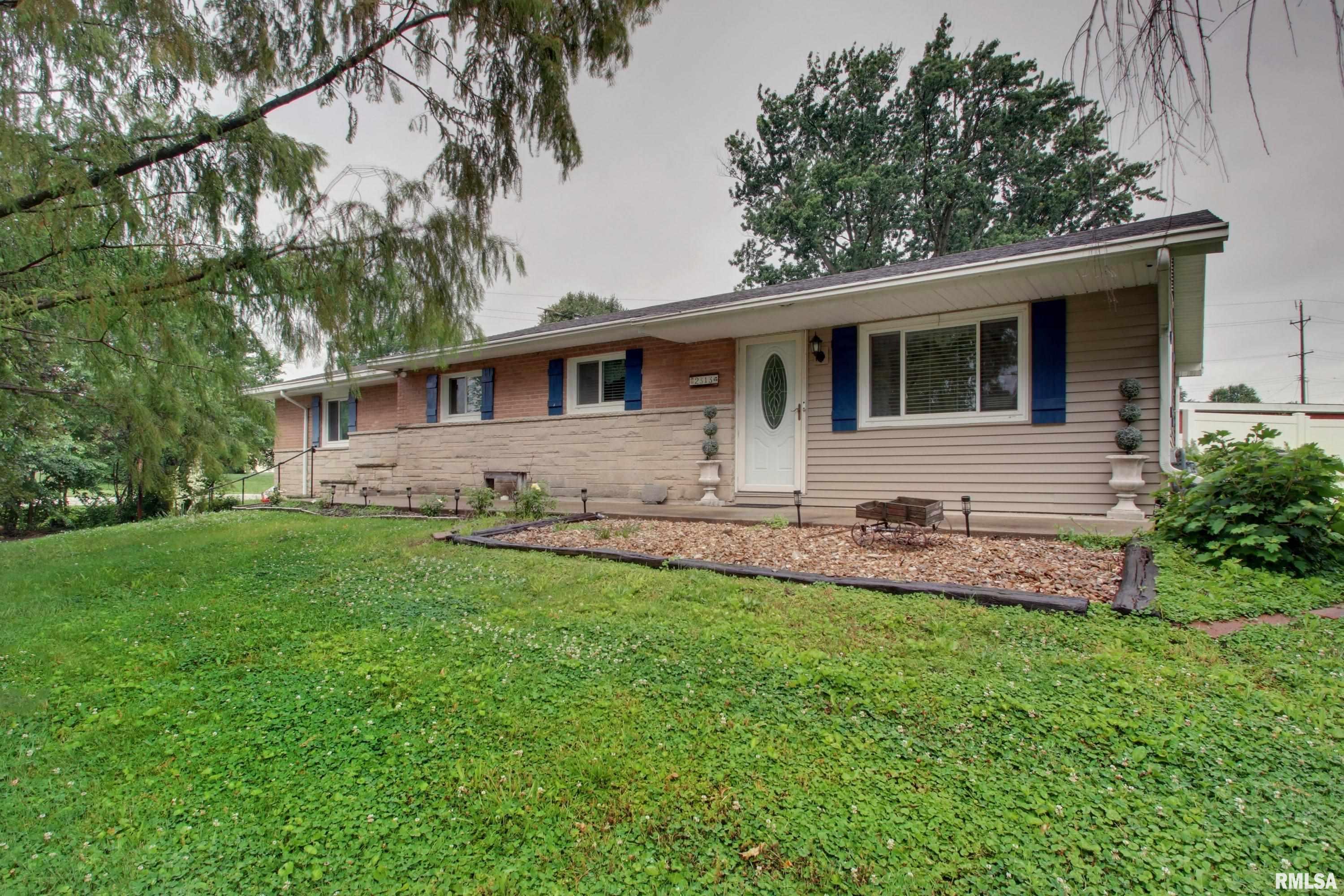 2313 Lyn Road Quincy, IL 62301 - Photo 1 of 22