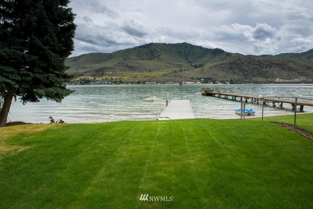 126 Spader Bay Road Chelan, WA 98816 - Photo 2 of 19 Gallery Image 2