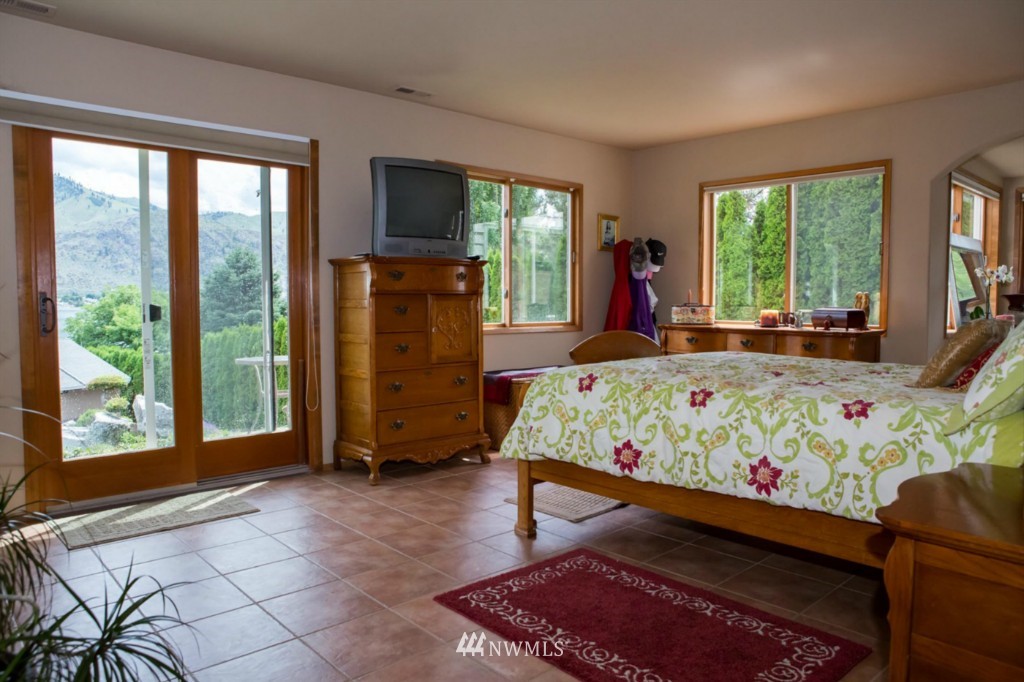 126 Spader Bay Road Chelan, WA 98816 - Photo 16 of 19 Gallery Image 16