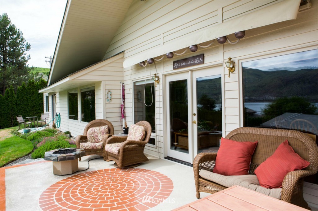 126 Spader Bay Road Chelan, WA 98816 - Photo 8 of 19 Gallery Image 8