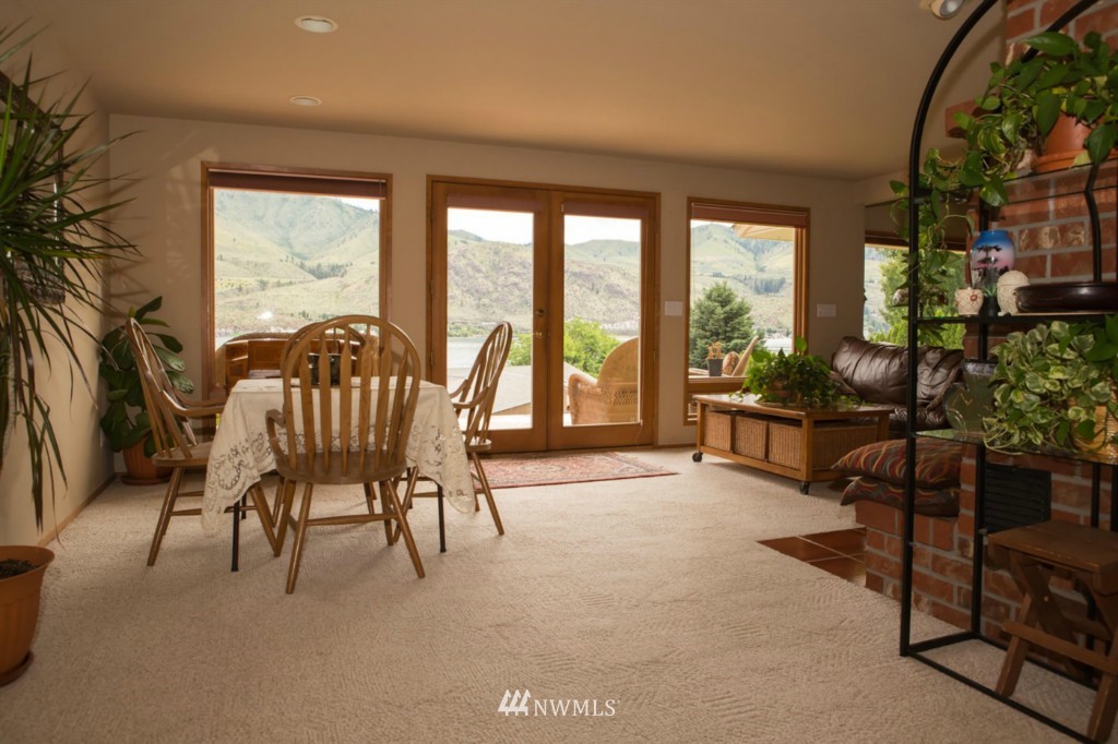 126 Spader Bay Road Chelan, WA 98816 - Photo 9 of 19 Gallery Image 9